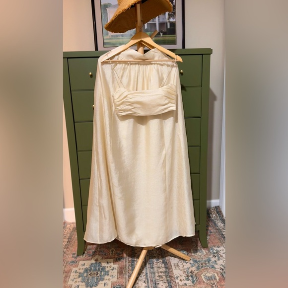 Reformation Carlow Two Piece in Buttercream, size 4, brand new, never worn. - Picture 10 of 16